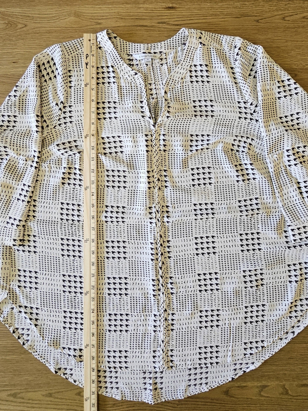 41 Hawthorn White Button-Down Blouse with Black Geometric Print